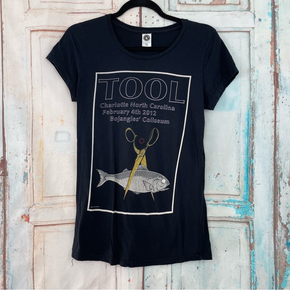 TOOL 2012 Concert Tee Shirt Charlotte NC Women’s Large Runs Small